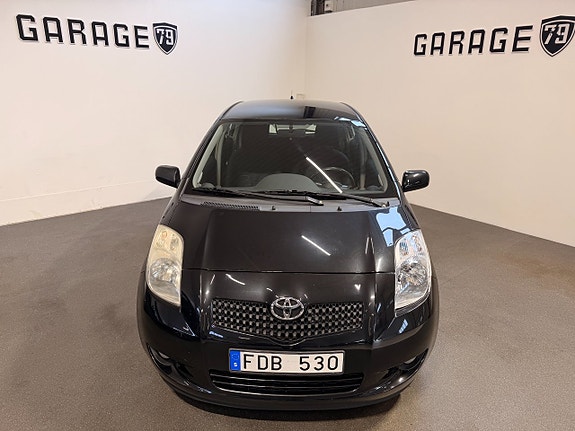 Toyota Yaris 3 of 14