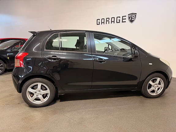 Toyota Yaris 8 of 14