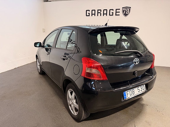 Toyota Yaris 9 of 14
