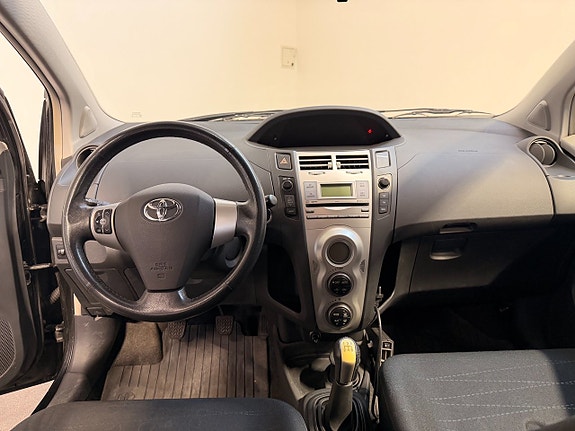 Toyota Yaris 12 of 14
