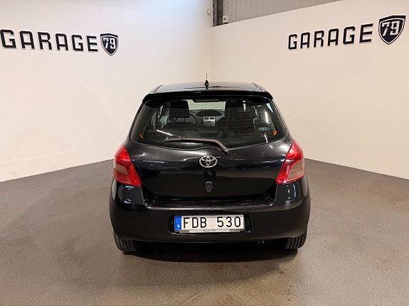 Toyota Yaris 6 of 14