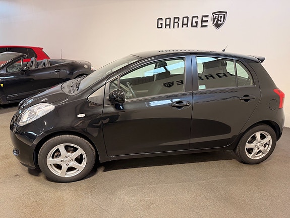 Toyota Yaris 2 of 14