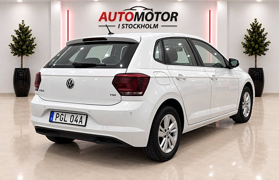 Volkswagen Polo 2 of 15