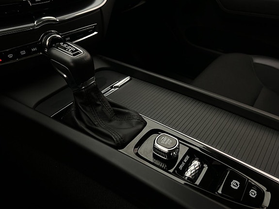 Volvo XC60 25 of 30