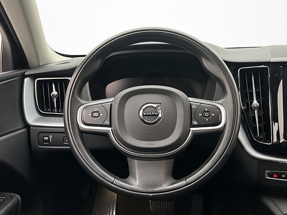 Volvo XC60 11 of 30