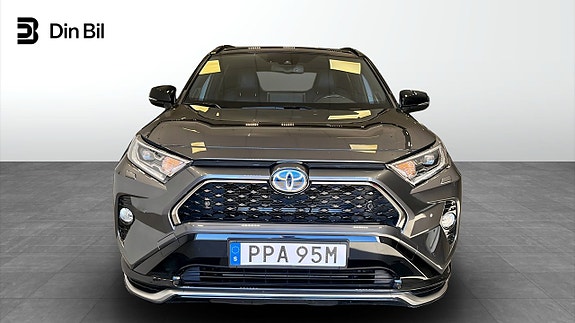 Toyota RAV4 4 of 12