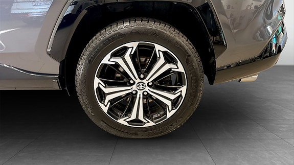 Toyota RAV4 6 of 12