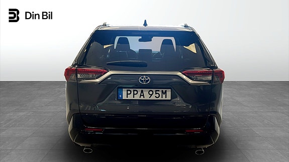 Toyota RAV4 5 of 12