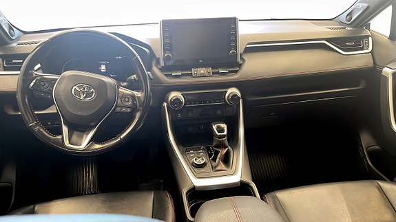 Toyota RAV4 10 of 12