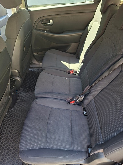 Kia Carens 11 of 14