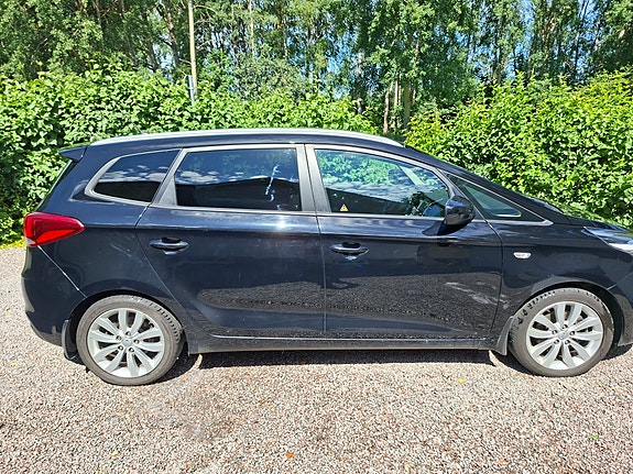 Kia Carens 3 of 14