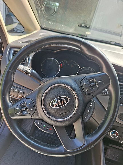 Kia Carens 9 of 14