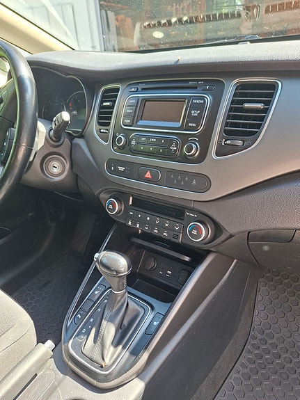 Kia Carens 7 of 14