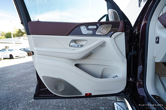 Mercedes-Benz GLS600 13 of 26