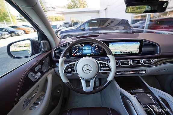 Mercedes-Benz GLS600 15 of 26