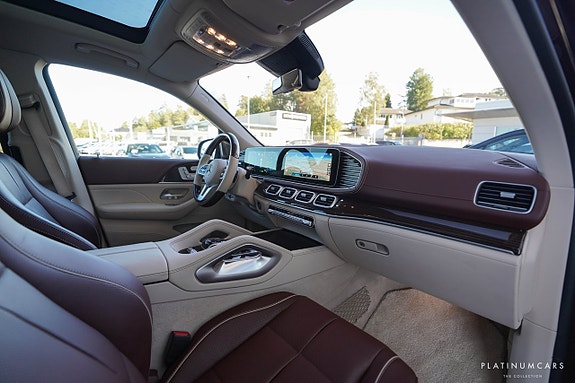 Mercedes-Benz GLS600 11 of 26
