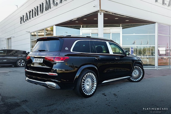 Mercedes-Benz GLS600 2 of 26