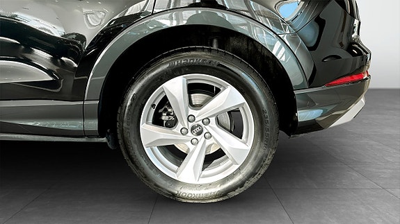 Audi Q3 6 of 16