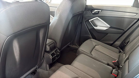 Audi Q3 11 of 16