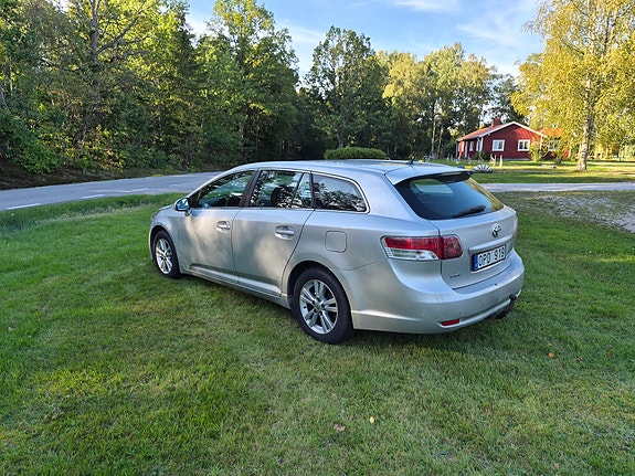Toyota Avensis 4 of 6