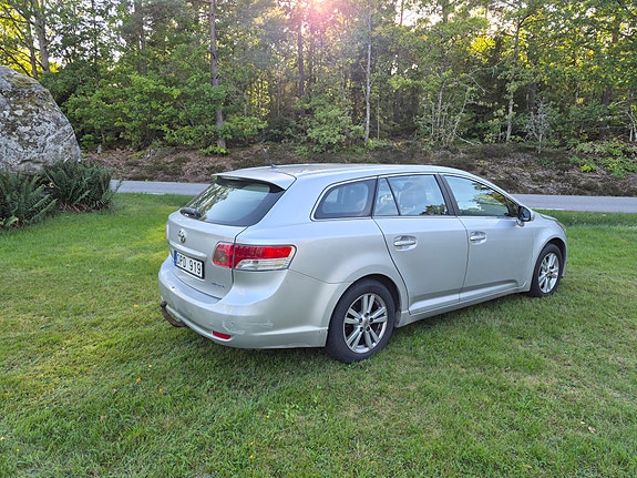 Toyota Avensis 3 of 6