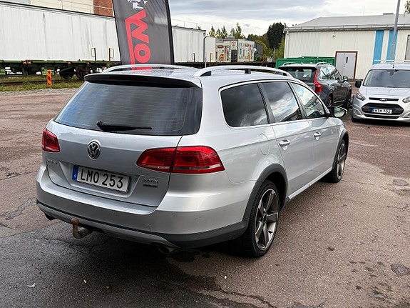 Volkswagen Passat Alltrack 3 of 8