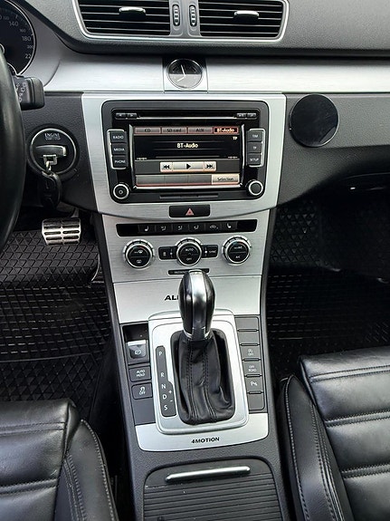 Volkswagen Passat Alltrack 6 of 8