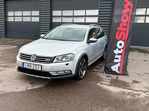 Volkswagen Passat Alltrack 2 of 8