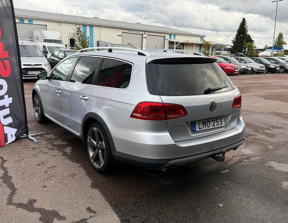 Volkswagen Passat Alltrack 4 of 8
