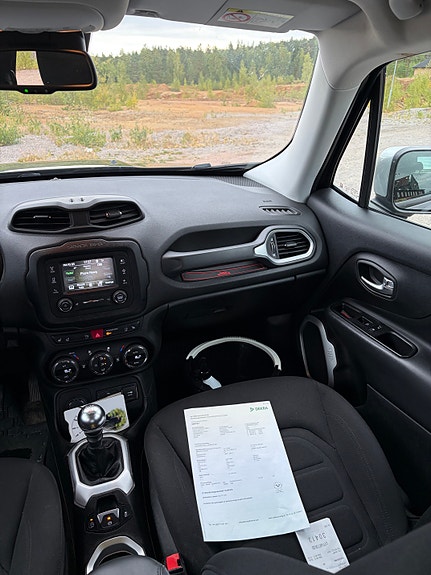 Jeep Renegade 9 of 9