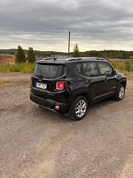 Jeep Renegade 2 of 9