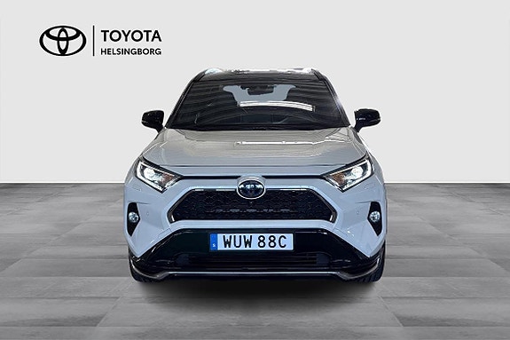 Toyota RAV4 2 of 17