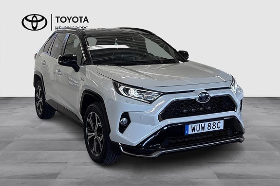 Toyota RAV4 3 of 17