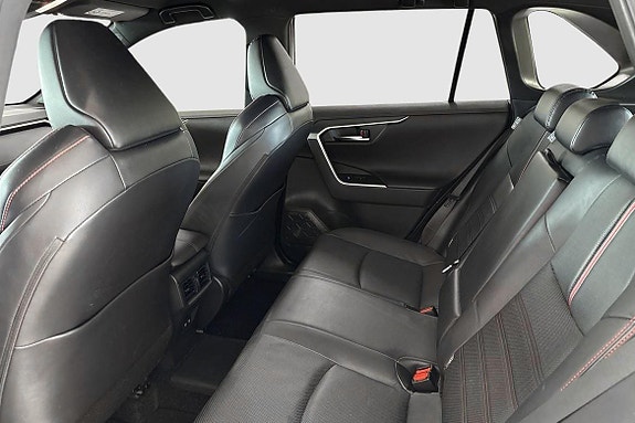 Toyota RAV4 8 of 17