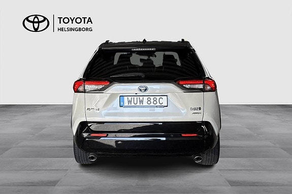 Toyota RAV4 5 of 17