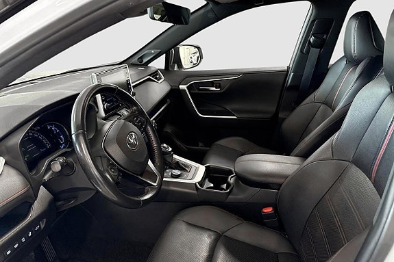 Toyota RAV4 7 of 17