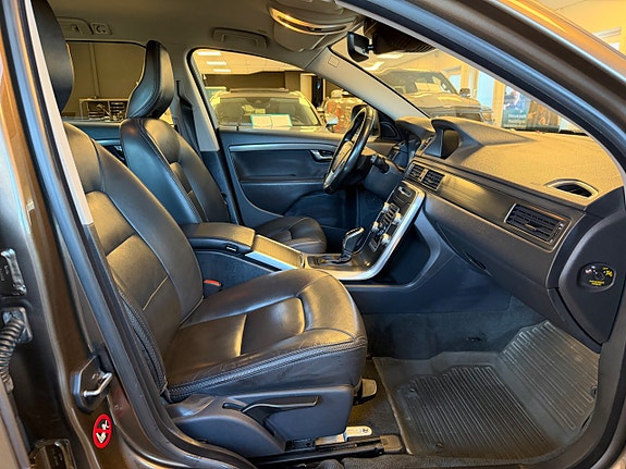 Volvo XC70 23 of 30