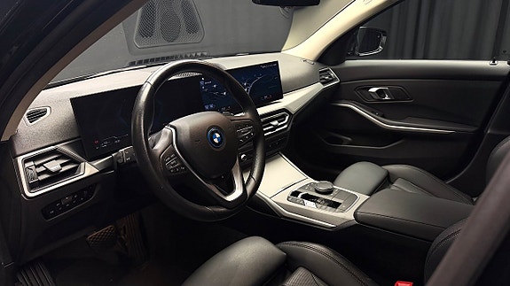 BMW 330e 12 of 30