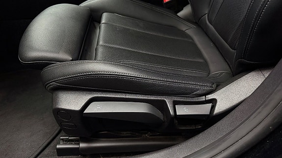 BMW 330e 19 of 30
