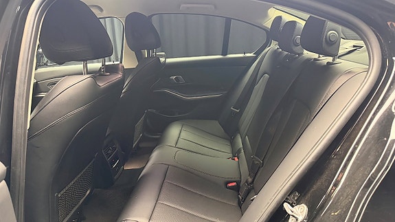 BMW 330e 13 of 30