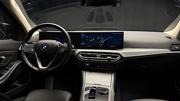 BMW 330e 16 of 30