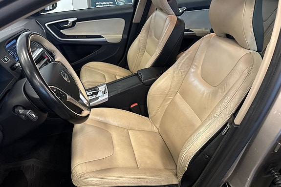 Volvo S60 12 of 30