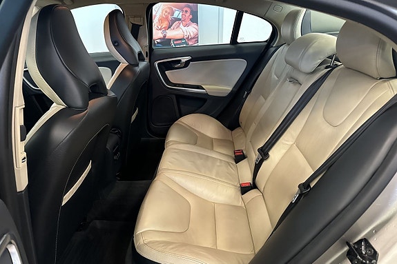 Volvo S60 14 of 30