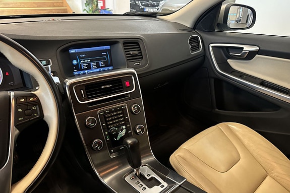 Volvo S60 18 of 30