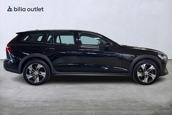 Volvo V60 Cross Country 10 of 27