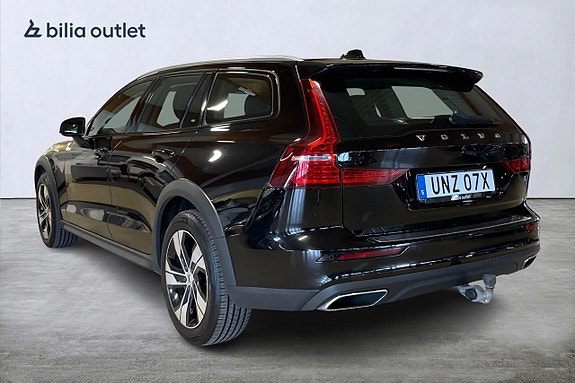 Volvo V60 Cross Country 7 of 27