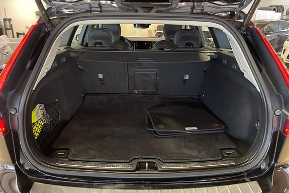 Volvo V60 Cross Country 24 of 27