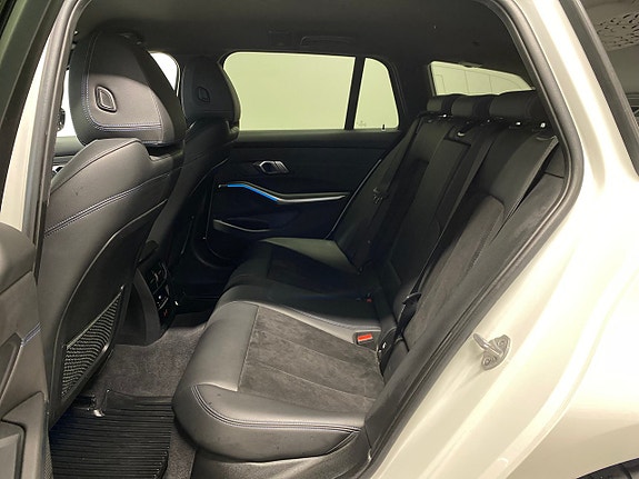 BMW 330e 7 of 17