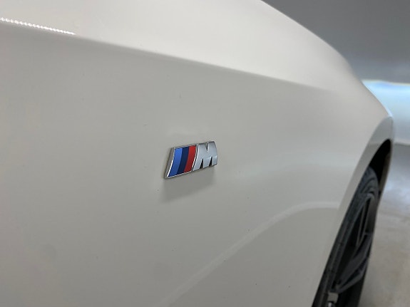 BMW 330e 16 of 17