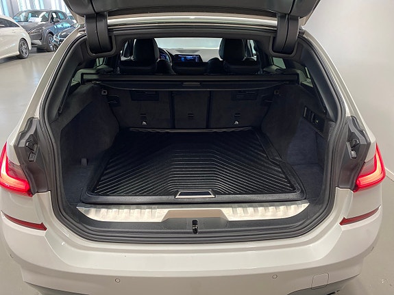 BMW 330e 5 of 17